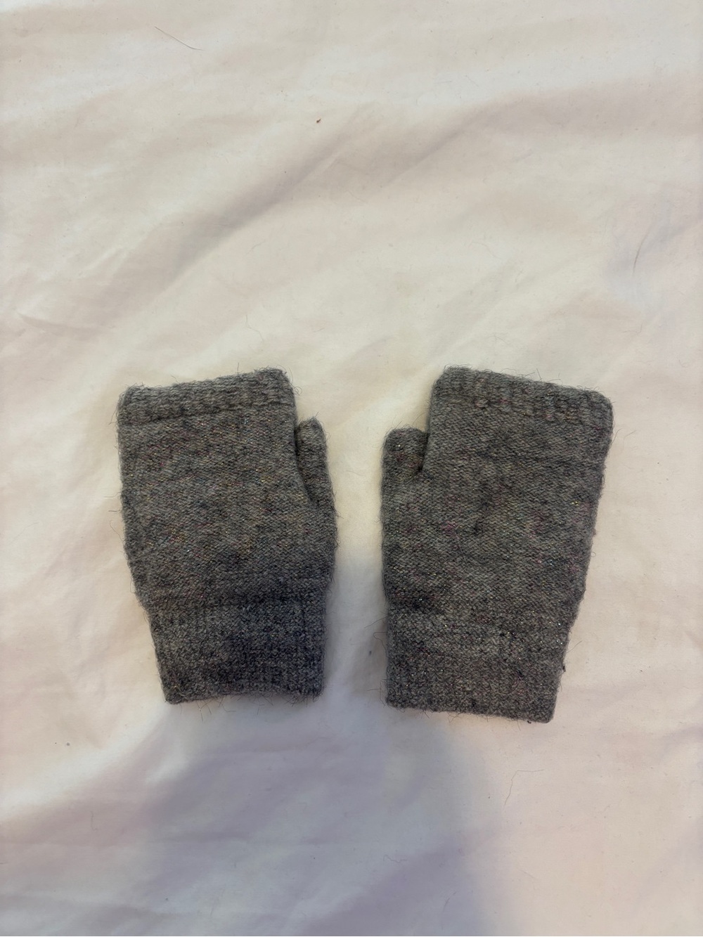 5/$10🌟 | grey fingerless gloves